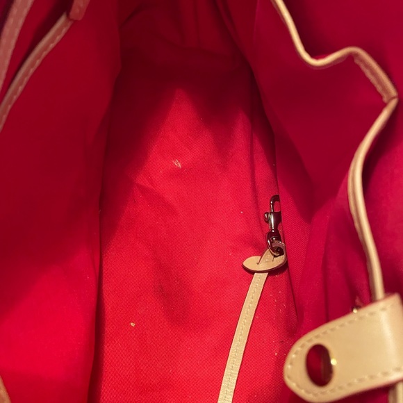 A CLASSIC. WHITE & TAN TUFTED STANDS OUT FOR SURE! - Picture 12 of 15